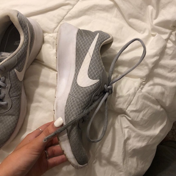 Nike shoes - Picture 2 of 6